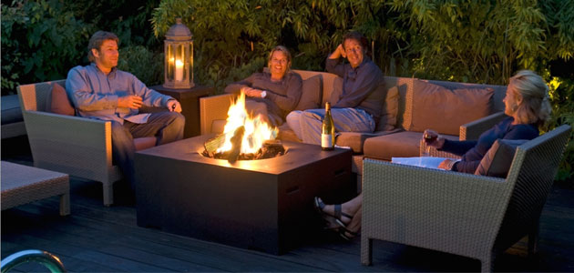  Serin Gecelere Modern Bahçe Şömineleri