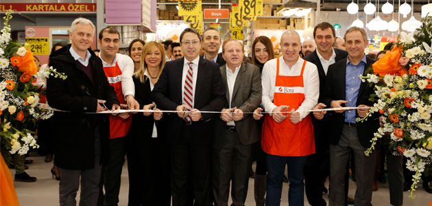 Yenilenen Kartal Koçtaş Mağazası Büyük İndirimlerle Kapılarını Açtı